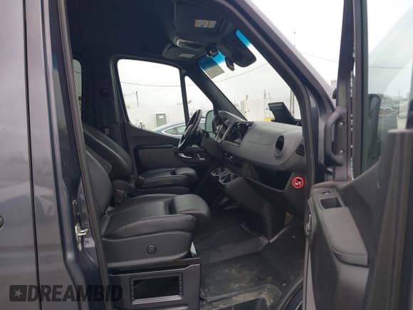 ✅ 2021 Mercedes-Benz Sprinter • VIN: W1W4EBHY0MT073290 • Lot: 42135381. Listed on IAAI with Not provided. Free auction sales archive from the USA and detailed vehicle history report at DreamBid. Image 5.
