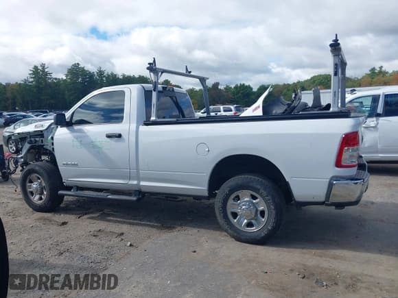 ✅ 2022 Ram 2500 Tradesman • VIN: 3C6MR5AJ3NG139397 • Lot: 43267574. Wystawiony na IAAI z przebiegiem 36 655 mil. Bezpłatny archiwum sprzedaży aukcyjnych z USA i szczegółowy raport historii pojazdu na DreamBid. Zdjęcie 15.