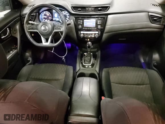 ✅ 2017 Nissan Rogue SL • VIN: 5N1AT2MV8HC759501 • Lot: 90277445. Listed on Copart with 151,914 mi. Free auction sales archive from the USA and detailed vehicle history report at DreamBid. Image 8.