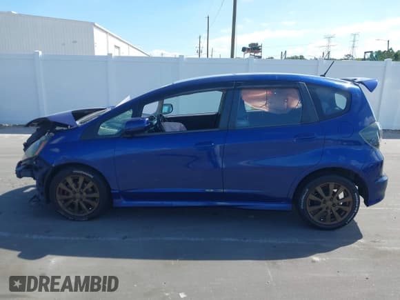 ✅ 2013 Honda Fit Sport • VIN: JHMGE8H52DC021210 • Лот: 43487361. Опубликован ранее на IAAI с пробегом 215 312 миль. Бесплатный доступ к архиву аукционных продаж из США и подробный отчёт об истории автомобиля на DreamBid. Изображение 14.