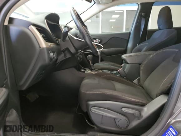 ✅ 2016 Jeep Cherokee Latitude • VIN: 1C4PJMCB8GW145875 • Лот: 90926275. Опубликован ранее на Copart с пробегом 91 179 миль. Бесплатный доступ к архиву аукционных продаж из США и подробный отчёт об истории автомобиля на DreamBid. Изображение 7.