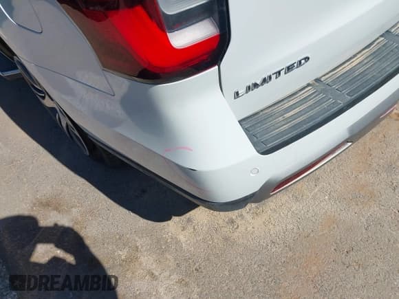 ✅ 2023 Ford Expedition Limited • VIN: 1FMJU2A82PEA59312 • Lot: 42839691. Wystawiony na IAAI z przebiegiem 59 461 mil. Bezpłatny archiwum sprzedaży aukcyjnych z USA i szczegółowy raport historii pojazdu na DreamBid. Zdjęcie 17.