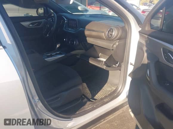 2021 Chevrolet Blazer LT z VIN 3GNKBCR4XMS566635, wystawiony jako IAAI lot #43414254 z przebiegiem 14 411 mil mil oraz . Historia ofert i sprzedaży dostępna na DreamBid. Obrazek 5.