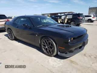 2017 Dodge Challenger 392 Hemi Scat Pack Shaker z VIN 2C3CDZFJ5HH627231, wystawiony jako Copart lot #43100374 z przebiegiem 52 293 mil mil oraz Czysty tytuł • Clean title. Historia ofert i sprzedaży dostępna na DreamBid. Obrazek 4.