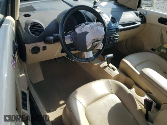 ✅ 2008 Volkswagen Beetle SE • VIN: 3VWRF31Y08M409844 • Lot: 85134255. Wystawiony na Copart z przebiegiem 78 362 mil. Bezpłatny archiwum sprzedaży aukcyjnych z USA i szczegółowy raport historii pojazdu na DreamBid. Zdjęcie 8.