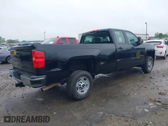 ✅ 2018 Chevrolet Silverado 2500HD Work Truck • VIN: 1GC2CUEG3JZ278451 • Lot: 42074663. Wystawiony na IAAI z przebiegiem 126 972 mil. Bezpłatny archiwum sprzedaży aukcyjnych z USA i szczegółowy raport historii pojazdu na DreamBid. Zdjęcie 4.
