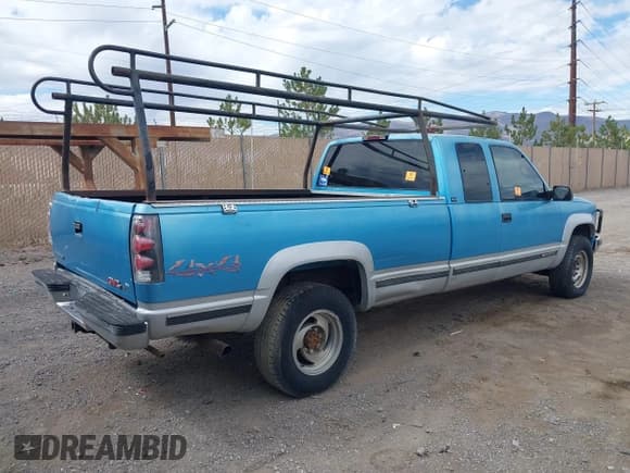 ✅ 1995 GMC Sierra 2500 • VIN: 1GTGK29N0SE529618 • Лот: 42804616. Опубликован ранее на IAAI с пробегом 185 055 миль. Бесплатный доступ к архиву аукционных продаж из США и подробный отчёт об истории автомобиля на DreamBid. Изображение 4.