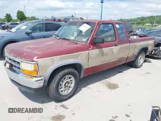 1992 Dodge Dakota z VIN 1B7FL23X5NS645955, wystawiony jako IAAI lot #42285681 z przebiegiem 173 413 mil mil oraz . Historia ofert i sprzedaży dostępna na DreamBid. Obrazek 2.