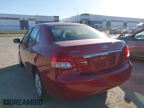 ✅ 2010 Toyota Yaris • VIN: JTDBT4K33A1370725 • Lot: 43555471. Wystawiony na IAAI z przebiegiem 284 557 mil. Bezpłatny archiwum sprzedaży aukcyjnych z USA i szczegółowy raport historii pojazdu na DreamBid. Zdjęcie 3.