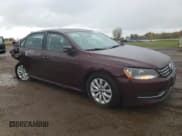 ✅ 2013 Volkswagen Passat S • VIN: 1VWAP7A3XDC126370 • Lot: 82739195. Wystawiony na Copart z przebiegiem 106 346 mil. Bezpłatny archiwum sprzedaży aukcyjnych z USA i szczegółowy raport historii pojazdu na DreamBid. Zdjęcie 4.