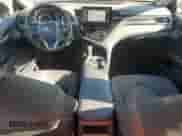 2023 Toyota Camry LE z VIN 4T1C11AK0PU725483, wystawiony jako Copart lot #71720255 z przebiegiem 76 231 mil mil oraz Szkoda całkowita • Salvage title. Historia ofert i sprzedaży dostępna na DreamBid. Obrazek 8.