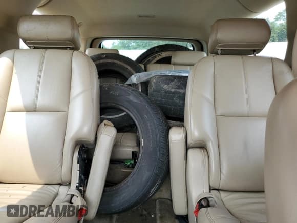 ✅ 2007 Chevrolet Suburban LT • VIN: 1GNFK16307J270031 • Lot: 67089014. Wystawiony na Copart z przebiegiem 221 448 mil. Bezpłatny archiwum sprzedaży aukcyjnych z USA i szczegółowy raport historii pojazdu na DreamBid. Zdjęcie 10.