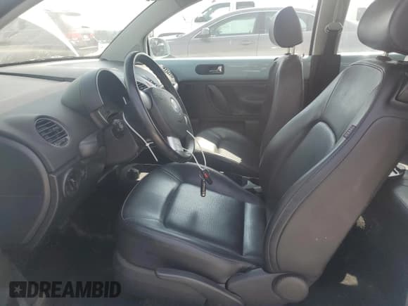 ✅ 2010 Volkswagen Beetle • VIN: 3VWRG3AGXAM033079 • Лот: 65014115. Опубликован ранее на Copart с пробегом 133 800 миль. Бесплатный доступ к архиву аукционных продаж из США и подробный отчёт об истории автомобиля на DreamBid. Изображение 7.