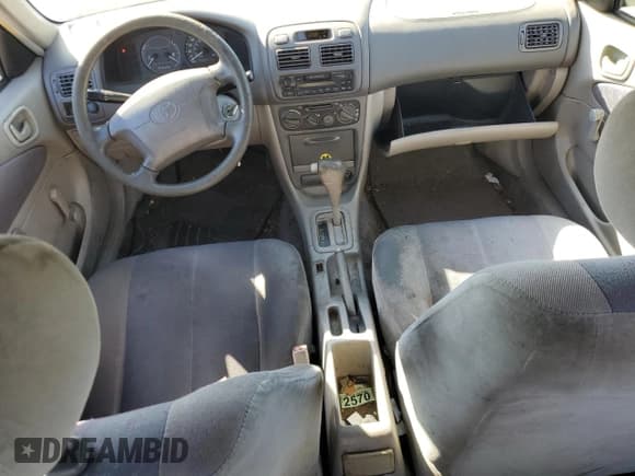 ✅ 2000 Toyota Corolla VE • VIN: 2T1BR12E6YC371260 • Lot: 84163025. Wystawiony na Copart z przebiegiem 174 508 mil. Bezpłatny archiwum sprzedaży aukcyjnych z USA i szczegółowy raport historii pojazdu na DreamBid. Zdjęcie 8.