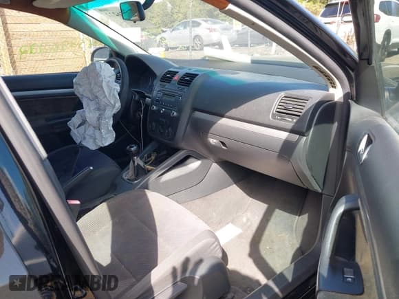 ✅ 2006 Volkswagen Jetta Value Edition • VIN: 3VWPG71K96M672869 • Lot: 43226222. Listed on IAAI with 228,123 mi. Free auction sales archive from the USA and detailed vehicle history report at DreamBid. Image 5.