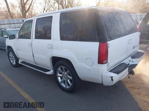 ✅ 2000 Cadillac Escalade • VIN: 1GYEK13R8YR146809 • Lot: 41753964. Listed on IAAI with 156,376 mi. Free auction sales archive from the USA and detailed vehicle history report at DreamBid. Image 3.