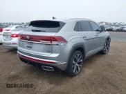 ✅ 2024 Volkswagen Atlas SEL Premium R-Line • VIN: 1V2FE2CA2RC213036 • Lot: 43279567. Wystawiony na IAAI z przebiegiem 21 150 mil. Bezpłatny archiwum sprzedaży aukcyjnych z USA i szczegółowy raport historii pojazdu na DreamBid. Zdjęcie 4.