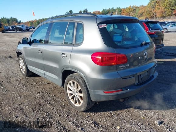 ✅ 2018 Volkswagen Tiguan • VIN: WVGBV7AX7JK002294 • Lot: 43472868. Wystawiony na IAAI z przebiegiem 114 737 mil. Bezpłatny archiwum sprzedaży aukcyjnych z USA i szczegółowy raport historii pojazdu na DreamBid. Zdjęcie 3.