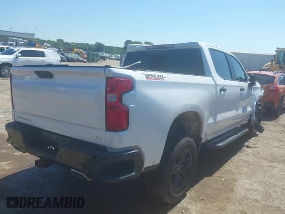 ✅ 2019 Chevrolet Silverado 1500 LT Trail Boss • VIN: 1GCPYFED0KZ349292 • Lot: 42694395. Wystawiony na IAAI z przebiegiem 118 377 mil. Bezpłatny archiwum sprzedaży aukcyjnych z USA i szczegółowy raport historii pojazdu na DreamBid. Zdjęcie 4.