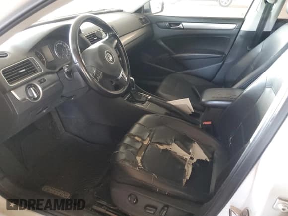 ✅ 2015 Volkswagen Passat Wolfsburg Edition • VIN: 1VWAT7A32FC043658 • Лот: 72066605. Опубликован ранее на Copart с пробегом Не указан. Бесплатный доступ к архиву аукционных продаж из США и подробный отчёт об истории автомобиля на DreamBid. Изображение 7.