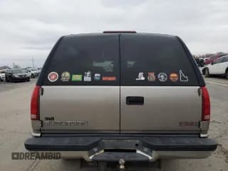 ✅ 1998 GMC Suburban • VIN: 3GKFK16R1WG510835 • Лот: 84566304. Опубликован ранее на Copart с пробегом 235 049 миль. Бесплатный доступ к архиву аукционных продаж из США и подробный отчёт об истории автомобиля на DreamBid. Изображение 6.