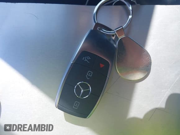 ✅ 2022 Mercedes-Benz GLB 250 • VIN: W1N4M4GB1NW177433 • Lot: 42616122. Listed on IAAI with 20,335 mi. Free auction sales archive from the USA and detailed vehicle history report at DreamBid. Image 11.