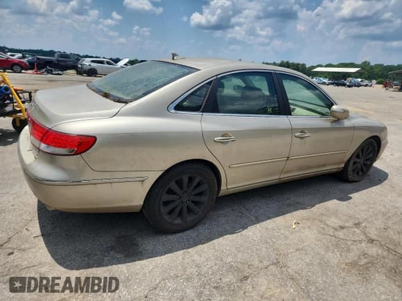 ✅ 2009 Hyundai Azera Limited • VIN: KMHFC46F09A380660 • Lot: 62120475. Listed on Copart with 173,307 mi. Free auction sales archive from the USA and detailed vehicle history report at DreamBid. Image 3.