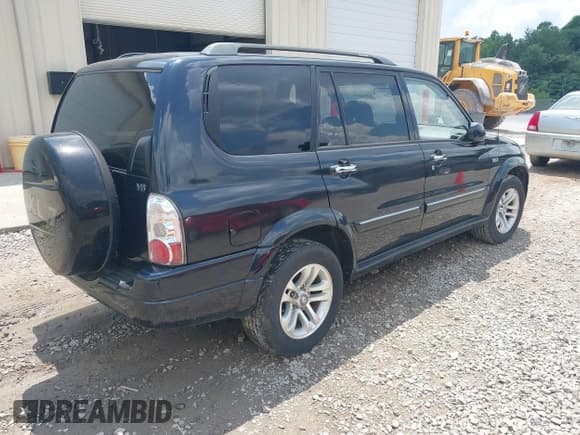 ✅ 2006 Suzuki XL7 • VIN: JS3TY92V264101711 • Lot: 42612375. Wystawiony na IAAI z przebiegiem 227 172 mil. Bezpłatny archiwum sprzedaży aukcyjnych z USA i szczegółowy raport historii pojazdu na DreamBid. Zdjęcie 4.