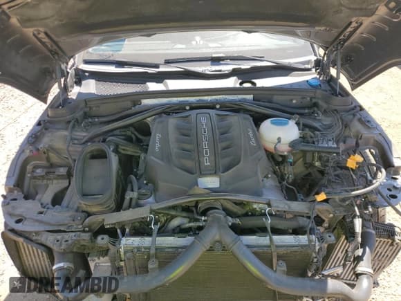 ✅ 2015 Porsche Macan Turbo • VIN: WP1AF2A5XFLB97841 • Lot: 64074845. Wystawiony na Copart z przebiegiem 111 284 mil. Bezpłatny archiwum sprzedaży aukcyjnych z USA i szczegółowy raport historii pojazdu na DreamBid. Zdjęcie 12.