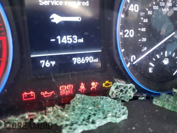 2018 Hyundai Kona SEL z VIN KM8K22AA6JU106772, wystawiony jako Copart lot #63737162 z przebiegiem 78 690 mil mil oraz . Historia ofert i sprzedaży dostępna na DreamBid. Obrazek 8.