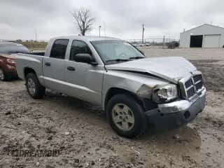 2005 Dodge Dakota SLT с VIN 1D7HE48N65S138476, выставлен на аукционе Copart как лот 73561614 с пробегом 83 364 миль миль и Списание • Salvage title. История ставок и продаж доступна на DreamBid. Изображение 4.