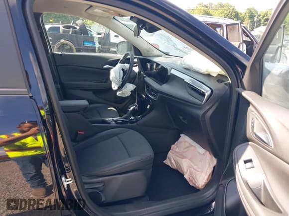 ✅ 2024 Buick Encore GX Preferred • VIN: KL4AMBSL6RB208858 • Lot: 42672818. Listed on IAAI with 6,511 mi. Free auction sales archive from the USA and detailed vehicle history report at DreamBid. Image 5.