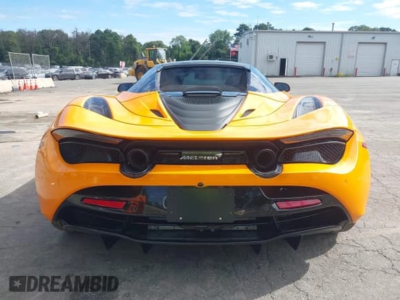 ✅ 2022 McLaren 720S • VIN: SBM14FCA0NW006618 • Lot: 42990713. Listed on IAAI with 7,312 mi. Free auction sales archive from the USA and detailed vehicle history report at DreamBid. Image 16.