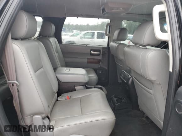 ✅ 2014 Toyota Sequoia Platinum • VIN: 5TDDY5G15ES105188 • Lot: 83817025. Wystawiony na Copart z przebiegiem 107 442 mil. Bezpłatny archiwum sprzedaży aukcyjnych z USA i szczegółowy raport historii pojazdu na DreamBid. Zdjęcie 11.
