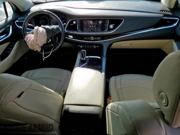 ✅ 2020 Buick Enclave Essence • VIN: 5GAERBKW5LJ307110 • Lot: 80679555. Wystawiony na Copart z przebiegiem 80 770 mil. Bezpłatny archiwum sprzedaży aukcyjnych z USA i szczegółowy raport historii pojazdu na DreamBid. Zdjęcie 8.