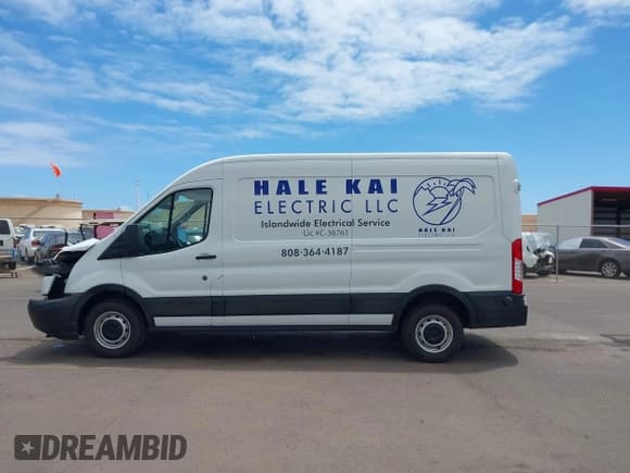 ✅ 2019 Ford Transit • VIN: 1FTYR2CM8KKB76756 • Lot: 42015010. Wystawiony na IAAI z przebiegiem 97 250 mil. Bezpłatny archiwum sprzedaży aukcyjnych z USA i szczegółowy raport historii pojazdu na DreamBid. Zdjęcie 15.