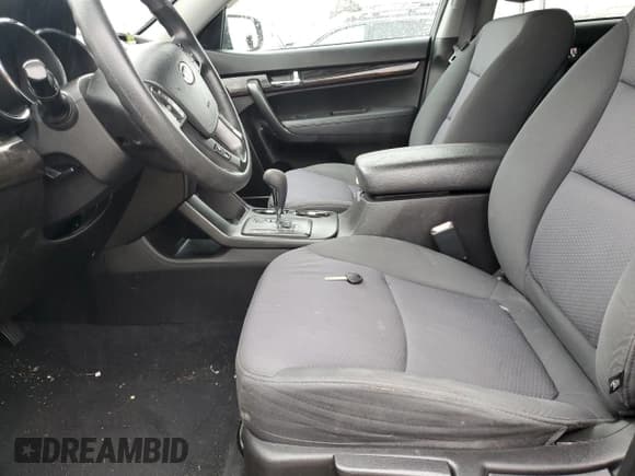 ✅ 2012 Kia Sorento LX • VIN: 5XYKT3A18CG204102 • Lot: 83864905. Listed on Copart with Not provided. Free auction sales archive from the USA and detailed vehicle history report at DreamBid. Image 7.