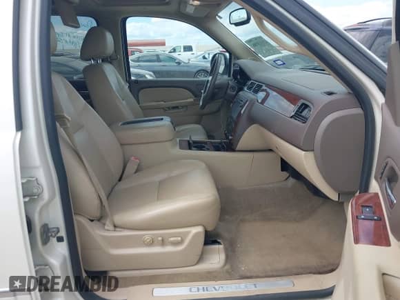 2013 Chevrolet Suburban LTZ с VIN 1GNSKKE74DR342029, выставлен на аукционе IAAI как лот 43313086 с пробегом 137 137 миль миль и . История ставок и продаж доступна на DreamBid. Изображение 5.