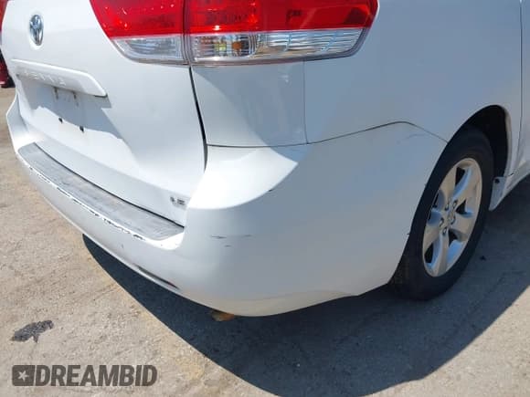 ✅ 2011 Toyota Sienna LE AAS • VIN: 5TDKK3DC3BS139015 • Лот: 42924618. Опубликован ранее на IAAI с пробегом 207 467 миль. Бесплатный доступ к архиву аукционных продаж из США и подробный отчёт об истории автомобиля на DreamBid. Изображение 6.