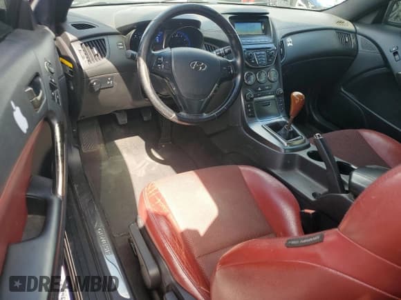 ✅ 2013 Hyundai Genesis Coupe Premium • VIN: KMHHT6KD9DU097982 • Lot: 46142525. Wystawiony na Copart z przebiegiem 118 447 mil. Bezpłatny archiwum sprzedaży aukcyjnych z USA i szczegółowy raport historii pojazdu na DreamBid. Zdjęcie 8.