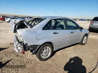 ✅ 2007 Ford Focus S • VIN: 1FAFP34N47W321002 • Lot: 90507965. Wystawiony na Copart z przebiegiem 139 874 mil. Bezpłatny archiwum sprzedaży aukcyjnych z USA i szczegółowy raport historii pojazdu na DreamBid. Zdjęcie 3.