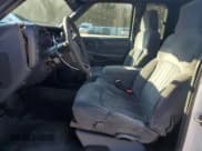 ✅ 2001 Chevrolet S-10 LS • VIN: 1GCCS19W718225703 • Лот: 86328204. Опубликован ранее на Copart с пробегом 243 471 миль. Бесплатный доступ к архиву аукционных продаж из США и подробный отчёт об истории автомобиля на DreamBid. Изображение 7.