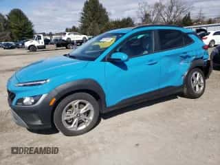 2022 Hyundai Kona SEL z VIN KM8K3CAB8NU880359, wystawiony jako Copart lot #44707523 z przebiegiem 12 565 mil mil oraz . Historia ofert i sprzedaży dostępna na DreamBid. Obrazek 1.