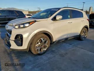 ✅ 2022 Kia Sportage EX • VIN: KNDPN3AC2N7953043 • Lot: 95560905. Wystawiony na Copart z przebiegiem 50 016 mil. Bezpłatny archiwum sprzedaży aukcyjnych z USA i szczegółowy raport historii pojazdu na DreamBid. Zdjęcie 1.