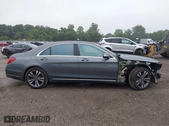 ✅ 2019 Mercedes-Benz S 560 • VIN: WDDUG8GB7KA463940 • Lot: 43038665. Wystawiony na IAAI z przebiegiem 34 901 mil. Bezpłatny archiwum sprzedaży aukcyjnych z USA i szczegółowy raport historii pojazdu na DreamBid. Zdjęcie 13.