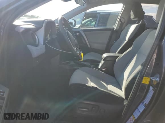 ✅ 2018 Toyota RAV4 XLE • VIN: 2T3RFREV2JW850708 • Лот: 92017895. Опубликован ранее на Copart с пробегом 18 332 миль. Бесплатный доступ к архиву аукционных продаж из США и подробный отчёт об истории автомобиля на DreamBid. Изображение 7.