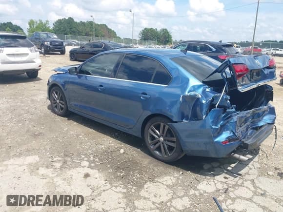 ✅ 2018 Volkswagen Jetta SEL • VIN: 3VWL17AJ0JM236248 • Lot: 42506754. Listed on IAAI with 88,900 mi. Free auction sales archive from the USA and detailed vehicle history report at DreamBid. Image 3.