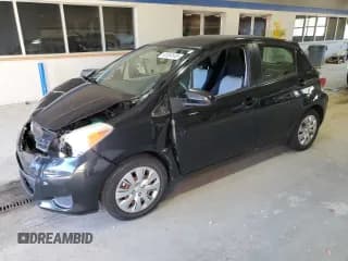 ✅ 2013 Toyota Yaris LE • VIN: JTDKTUD31DD554979 • Лот: 92584545. Опубликован ранее на Copart с пробегом 100 536 миль. Бесплатный доступ к архиву аукционных продаж из США и подробный отчёт об истории автомобиля на DreamBid. Изображение 1.