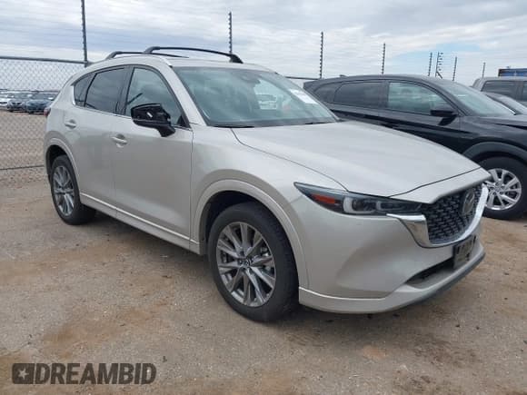 ✅ 2024 Mazda CX-5 S Premium Plus • VIN: JM3KFBEL9R0531028 • Лот: 42602000. Опубликован ранее на IAAI с пробегом 3 940 миль. Бесплатный доступ к архиву аукционных продаж из США и подробный отчёт об истории автомобиля на DreamBid. Изображение 1.