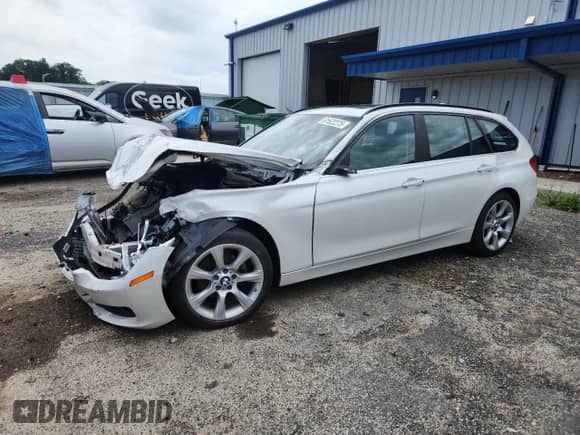 2015 BMW 3 Series 328d xDrive with VIN WBA3K5C54FK301943, listed as a Copart auction lot 61622275 with 57,648 mi miles and Non repairable. Bid and sale history available at DreamBid. Image 1.